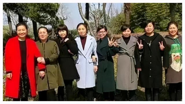 夫妻连生8个女儿，被全村笑话是“绝户”，如今却比谁都幸福