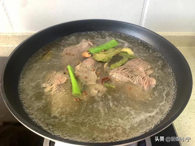 卖68一罐的香辣牛肉酱，在家做成本8块钱，香辣过瘾，拌饭绝了