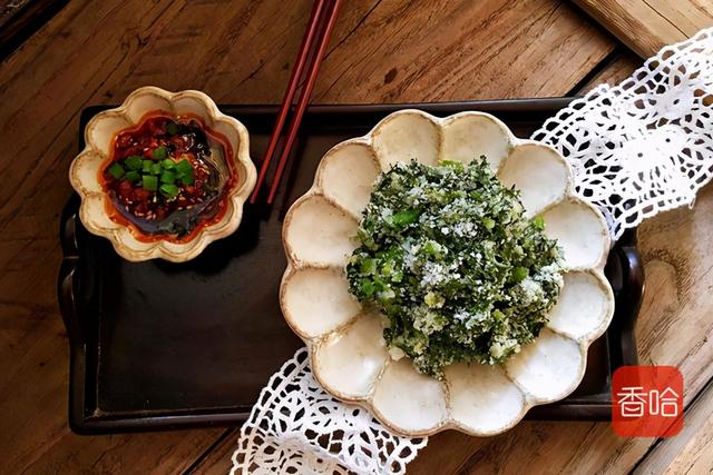 大厨分享清蒸茼蒿的技巧，清脆碧绿不变色，不粘不坨不出水