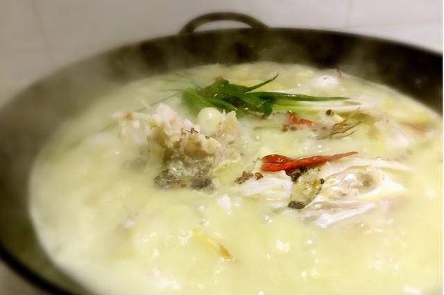 小雪后，白萝卜和它是绝配，焖15分钟就好，应季而食温暖过冬