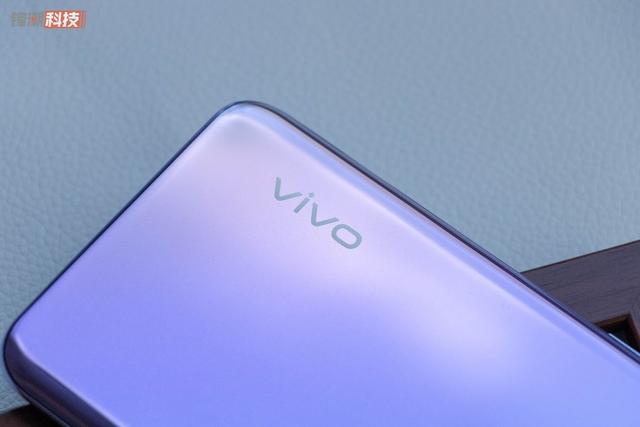 轻盈机身打造唯美手感，vivo Y73s给你全新5G体验