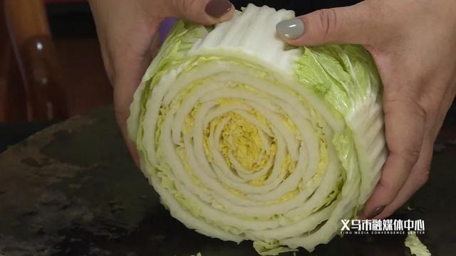 天冷了，来一道热乎乎的白菜肥牛锅吧