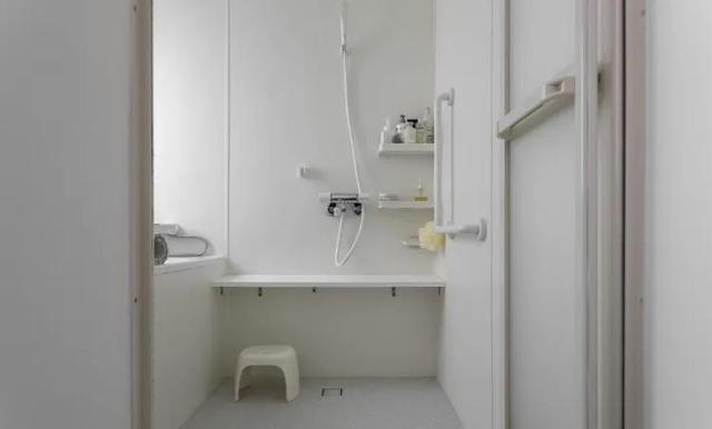 难怪“刷大白”又火了，学她家这样搭配，透着骨子里的高级感！