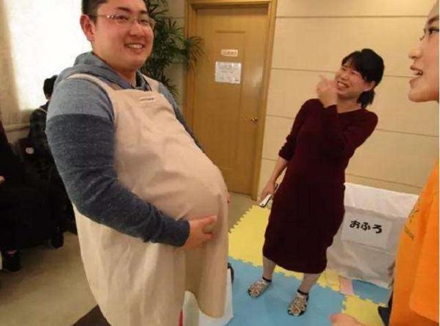 超级宝妈▲准爸爸体验“一天孕妇”，才绑上西瓜3小时，丈夫就说“不生了”