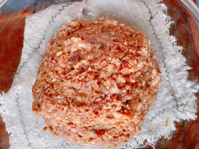 年夜饭必备的四喜丸子，寓意福禄寿喜，家庭做法更简单，肉香四溢