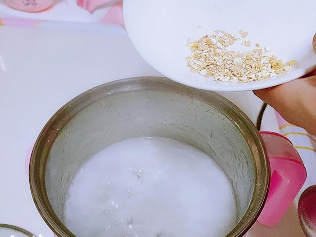 [你的育儿经]辅食贴士|这款肉嫩鲜美的鳕鱼菠菜粥来帮你打开你家宝宝的胃