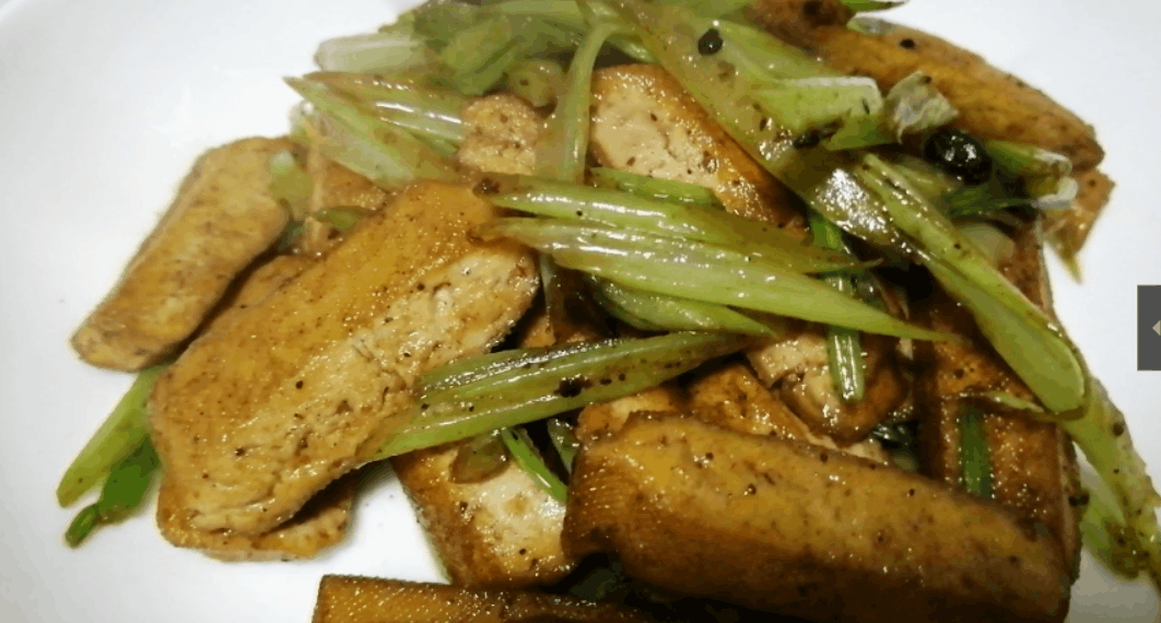 香干和什么搭配好吃？看看这味绿叶食材，成菜后香气扑鼻味美下饭