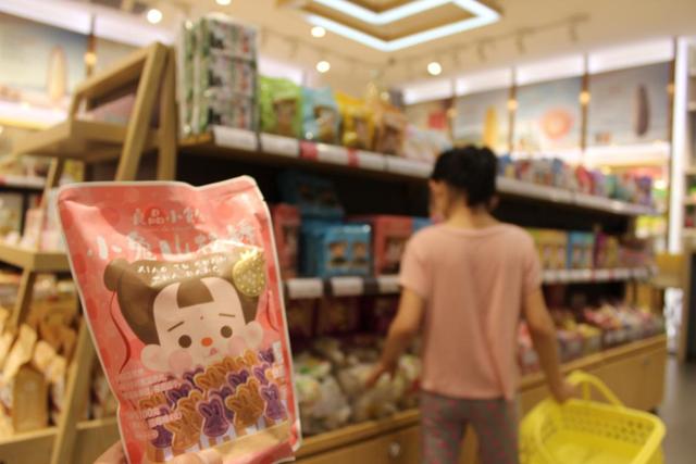 「上观新闻」中国首个儿童零食标准出炉！儿童零食里面这些不能添加