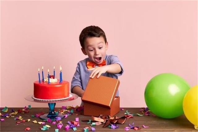 一家四口儿|孩子幼儿园过生日,蛋糕竟有“潜规则”,宝妈好意分享反遭吐槽