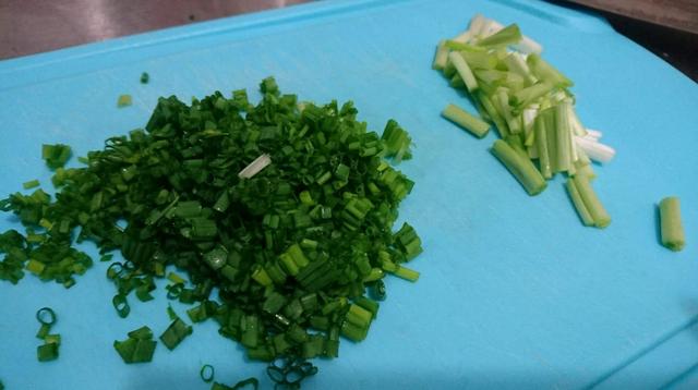 生滚猪杂粥这样做太美味了，鲜嫩爽滑无腥味，广东人直流口水