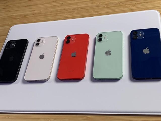 为搞清iPhone 12究竟是什么蓝 我们找了N多买家秀