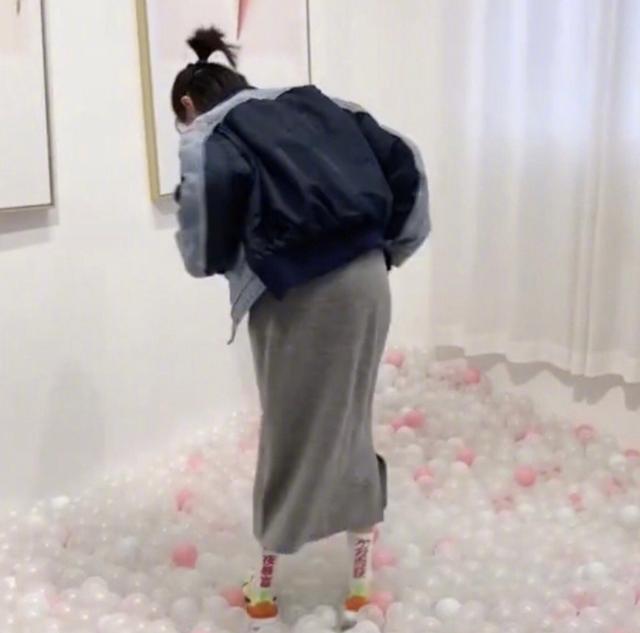 我是一只喵|万茜将人生理想印在袜子上，当截图放大五倍，这理想确定很真实了