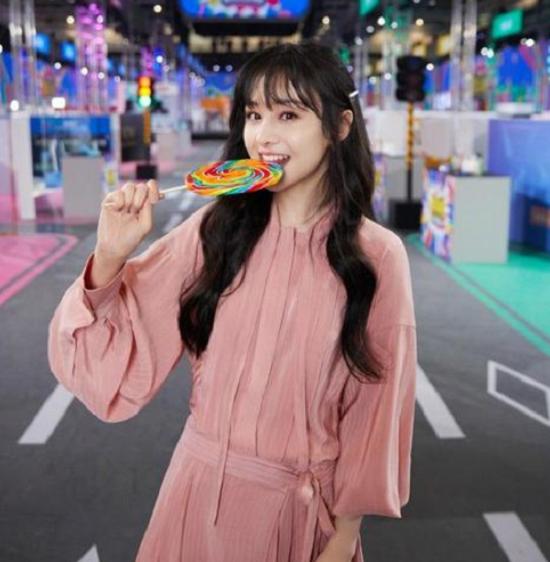 郑爽新综艺刚开播,本人就哭诉压力大不想录了?看看吴奇隆的态度|资讯早知道