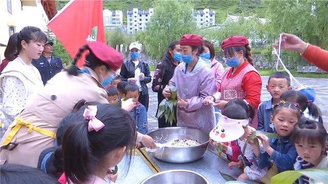我们都是好孩子|松潘黑籽儿幼儿园为敬老院送去浓浓的粽子情