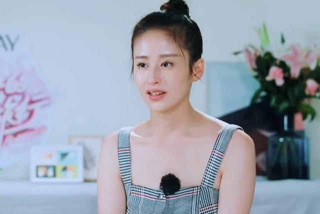 「你的育儿经」女星颖儿月子坐9天就“复工”，现在肉眼可见的虚，网友：不明智