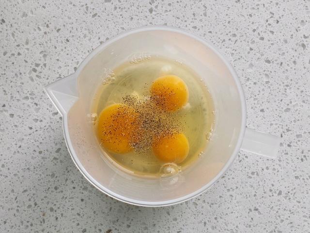 奶香鸡蛋饼，不加一滴水，面饼松软口味香甜，简简单单营养早餐