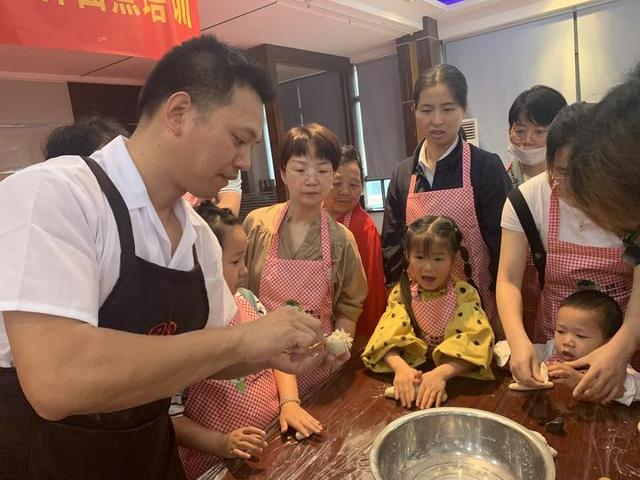 你的育儿经|亲子花样面点培训 给孩子们一个别样的六一