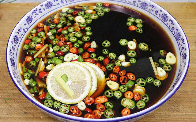 鸡爪最好吃的做法，柠檬凤爪，酸辣脆爽，可当下酒菜，可作小零食