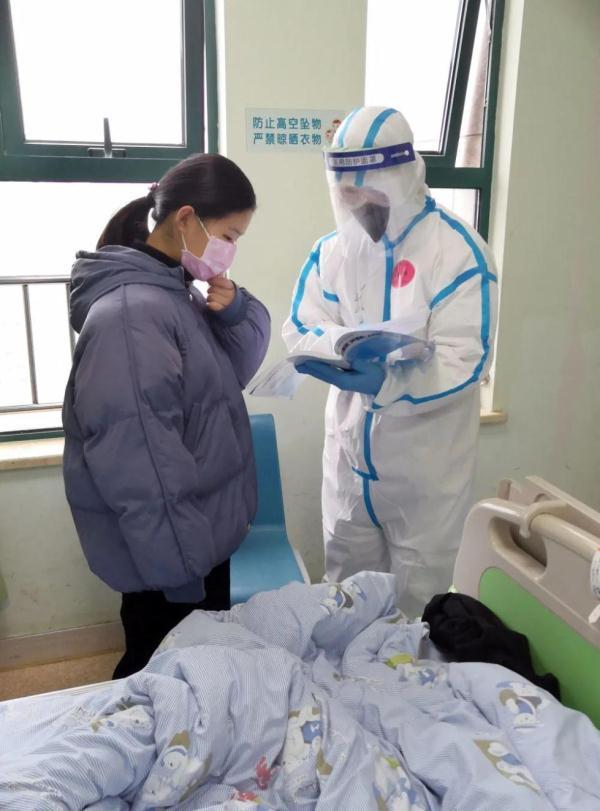 光明网▲陪孩子写作业，连亲妈都容易崩溃，难为这群护士了