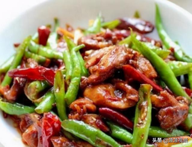 美食推荐：金针菇培根卷，豆瓣青椒炒肉，小米椒爆鸡胗，番茄炒蛋