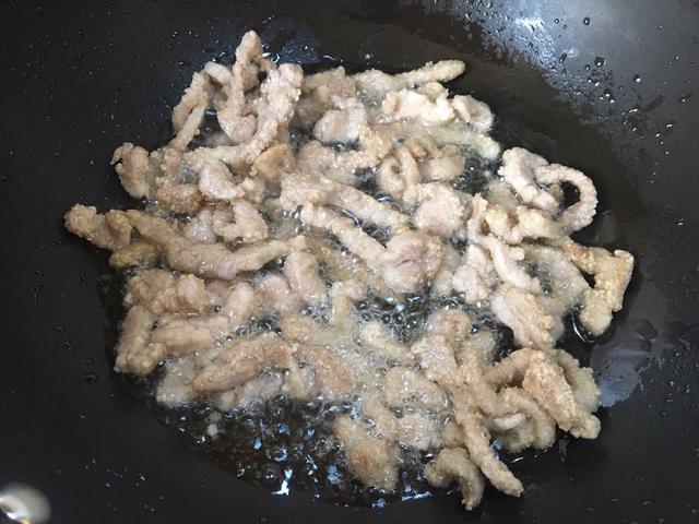 糖酥里脊，酸甜口味用的可不是醋，别搞错了，酸甜开胃多吃两碗饭