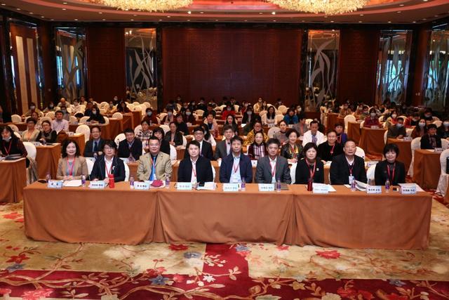 鹏城老年医学高峰论坛召开，国内专家为老年医学发展贡献金点子