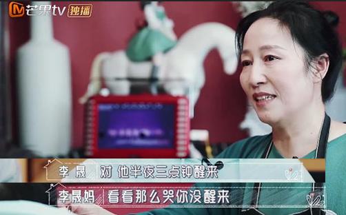 李佳航靠拿快递凸显出重要性,他的自卑和丈母娘一块住的人才能懂|电影工厂