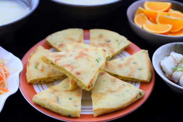 「超级宝妈」早上不贪睡，给孩子准备营养餐，比饭店里的还精致，特别简单