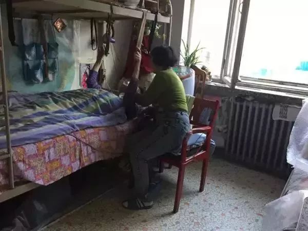 暖先生格调▲“你到底死不死？我只请了七天丧假！”一个儿子这样说，令人深思的锥心之痛！