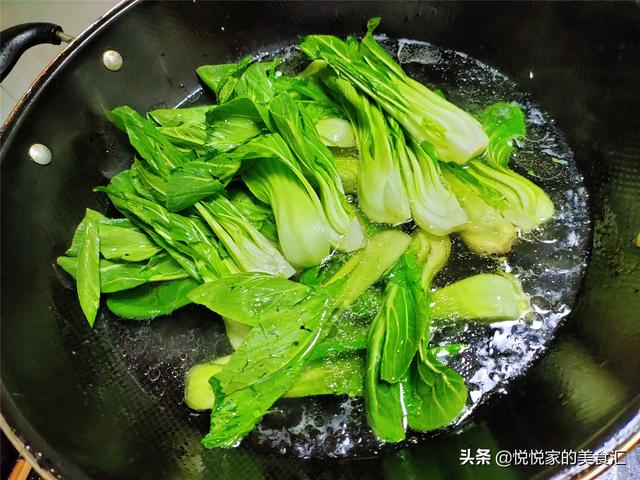 天冷少吃炖菜多炒这菜，鲜嫩又营养，便宜又好吃，孩子爱吃长高个