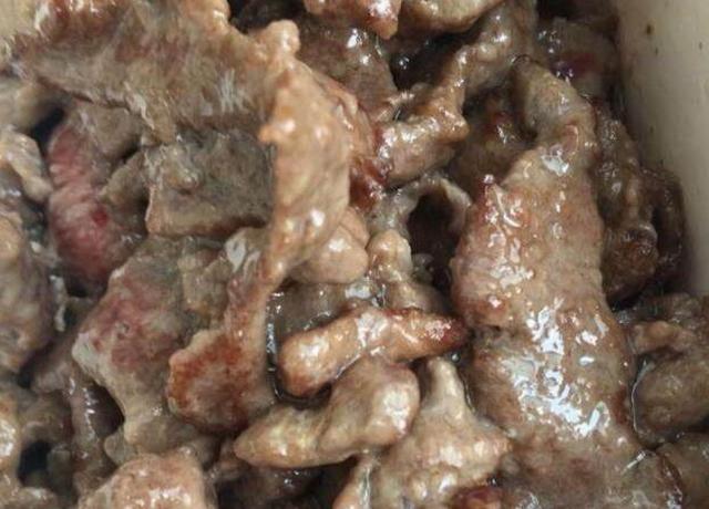 炒牛肉又嫩又好吃，别直接放盐和料酒腌制，教你正确方法和技巧