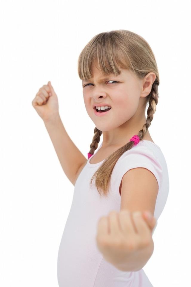 #你的育儿经#当孩子想要攻击你的时候，你会如何应对？