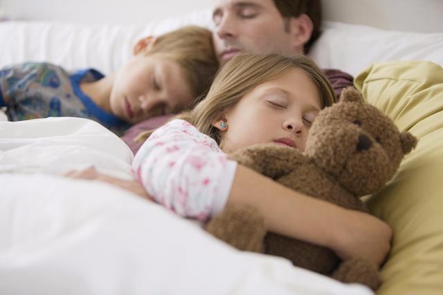 孩子多大该分床睡？不能超过这个年龄，晚了孩子难独立