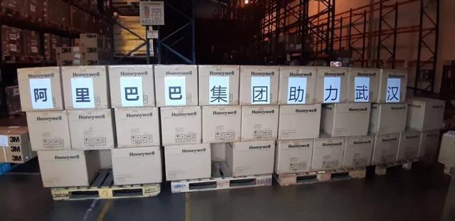 #新华网客户端#马不停蹄，邮政、快递又送达一批“战疫”物资