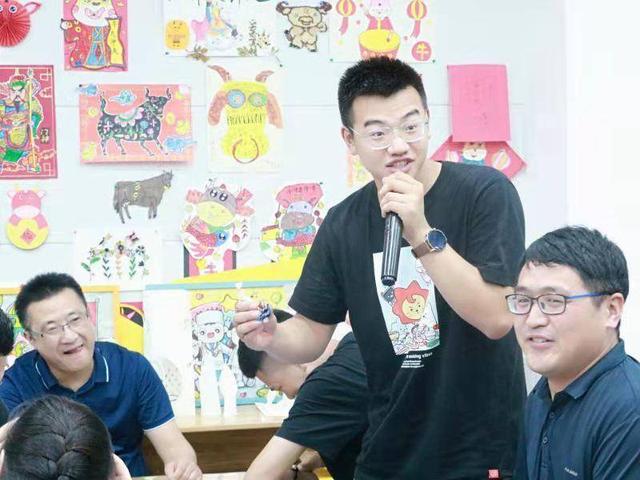 教师|太温馨！这所小学为36位教师过集体生日