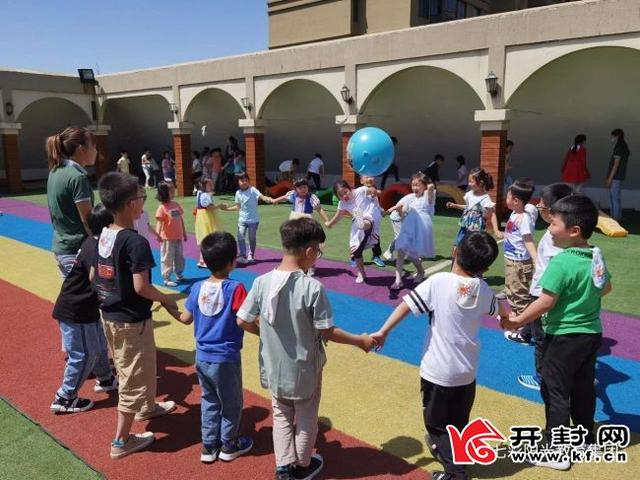 「全国党媒信息公共平台」云散花开 快乐归来——七彩阳光潜能开发幼儿园复学第一天侧记