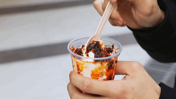 网友|油泼辣子冰淇淋、螺蛳粉、肉夹馍……洋快餐这波本土化，网友怎么看？