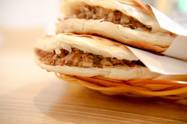 足不出户，吃正宗西安肉夹馍，肉末超足汁水香浓，搭配劲道白吉馍