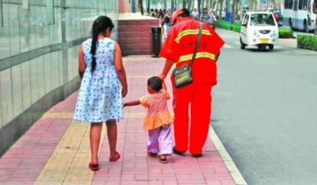 「你的育儿经」“妈，你让我很没面子”孩子在家长会上的话，撕开底层家庭的心酸
