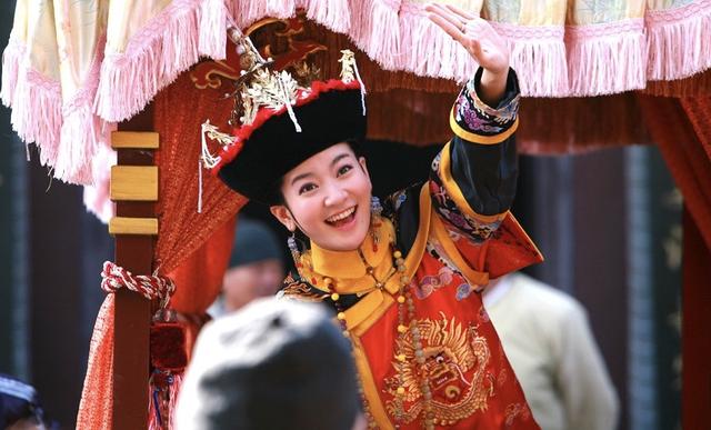 因戏生情，没想到戏外“小燕子”和“尔康”的婚后生活这么甜|资讯早知道