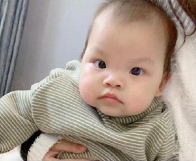 #你的育儿经#有种“基因”叫韩安冉女儿，妈妈整得再好看，也没提升女儿颜值