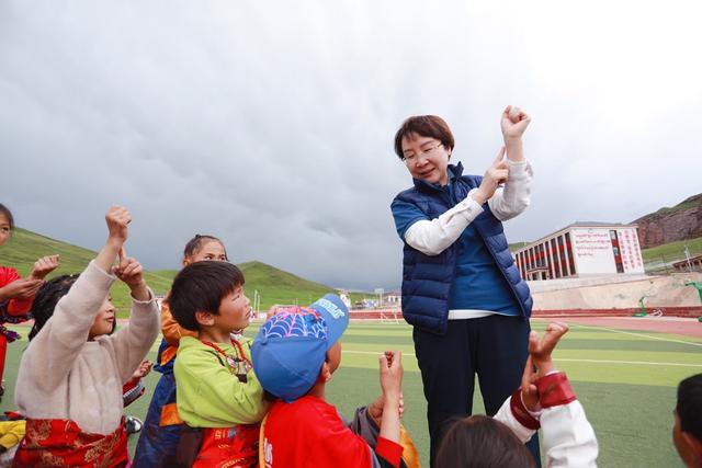 健康|海拔4200米的女子学校来了先心病专家，陈韵岱：女童的健康是母亲的健康