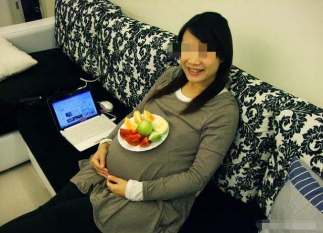 「超级宝妈」23岁孕妈晒“孕妇餐”，无人照料只能自食其力，网友：没必要心疼