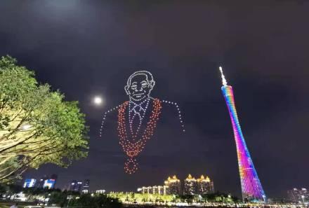 广州夜空画出袁隆平