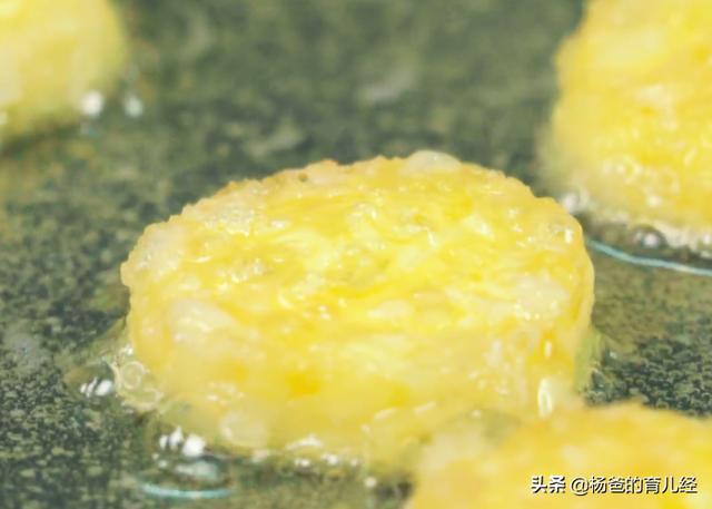 鸡蛋豆腐的美味新吃法，鲜嫩爽口，营养丰富，孩子爱吃的素味美食