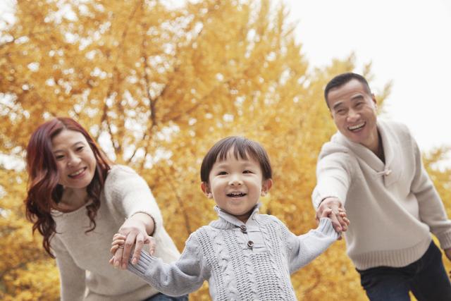 超级宝妈■孩子在外“自来熟”，如何使他保持应有的警惕？