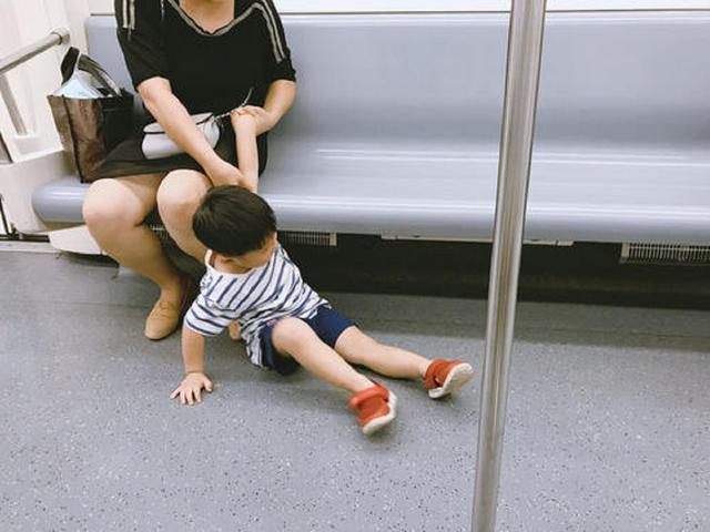 你的育儿经@任性小孩的3个特征，家长要及时帮忙改正，你家娃中了几个？