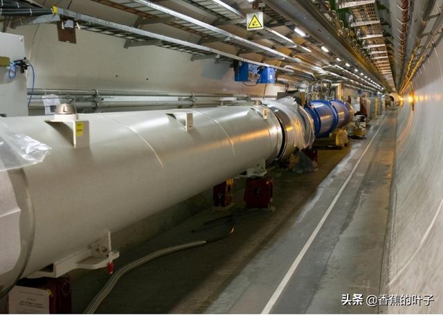 美国懵了！中国投资1500亿搞科研，不研究芯片去研究它？