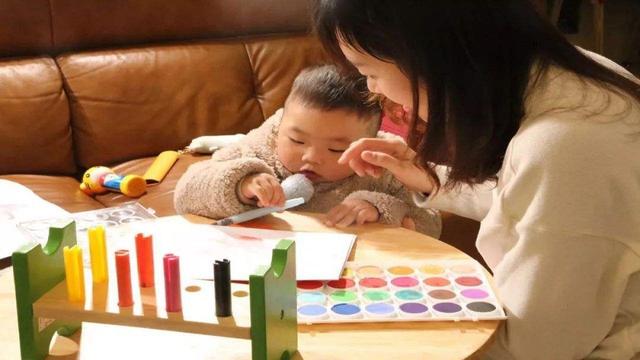 【超级宝妈】孩子3岁后说话仍不流利？家长巧用“妈妈腔”，提升宝宝语言能力