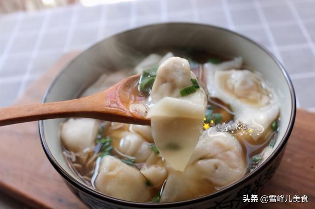 早餐我家这样吃，比饺子简单比面条好吃，一碗下肚热乎乎真舒服